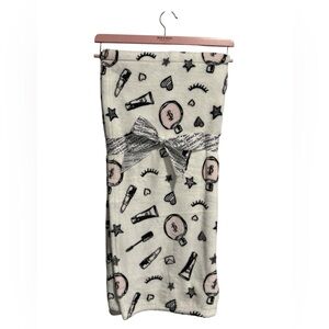 NWT- Juicy Couture Plush Printed Throw, 50” x 60”